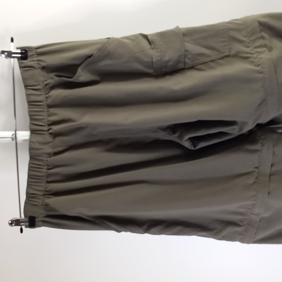 Bugged Exposure Converible Pants to Shorts Size Medium Olive Green - Picture 7 of 15